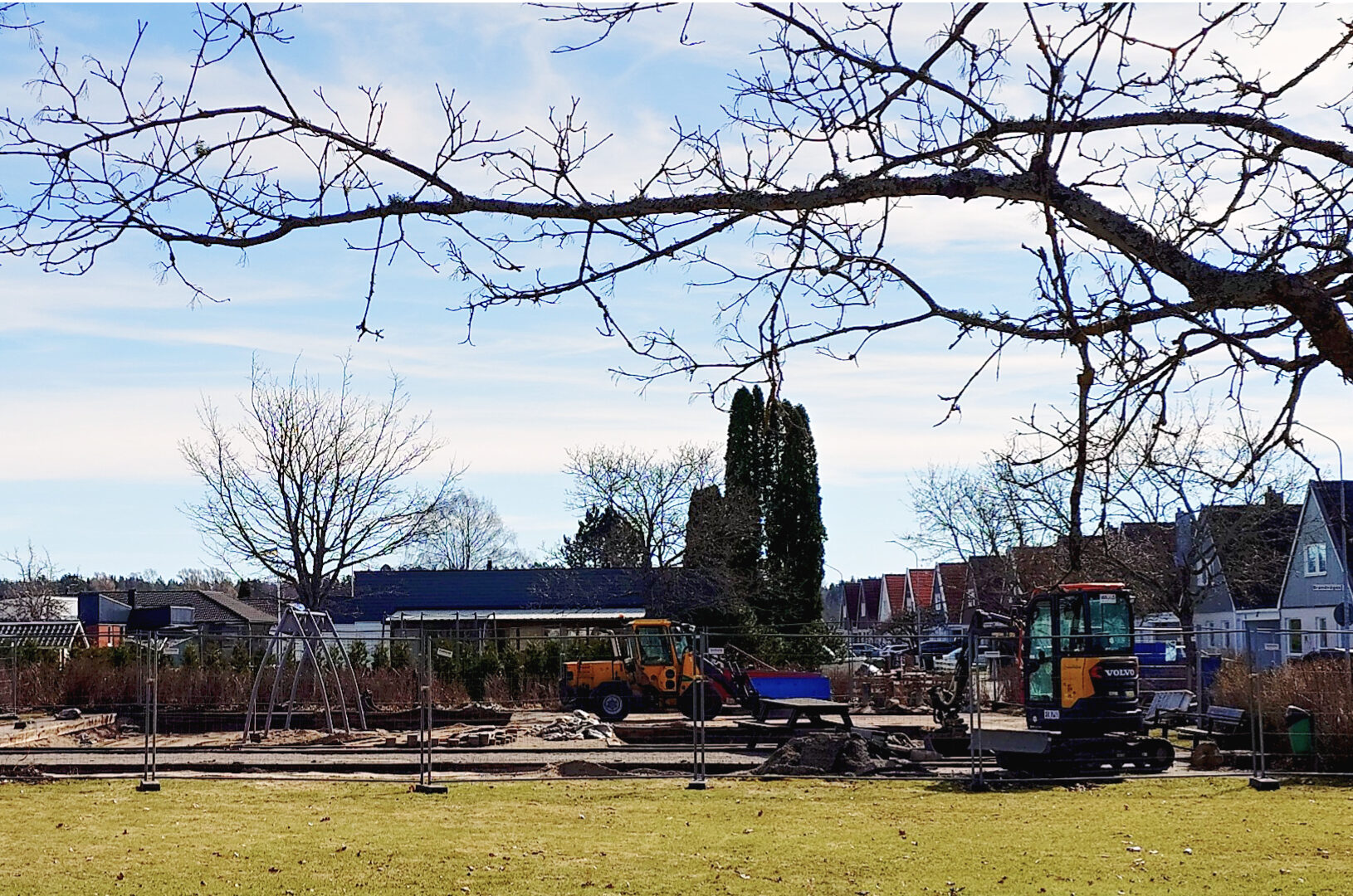 Lekplatser renoveras och boulebana byggs ut